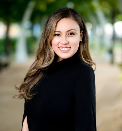 Carla J De La Cruz attorney lawyer with Bogdanowicz Family Law Firm located in Dallas and Plano Texas - photo of smiling hispanic woman in klyde warren park professional